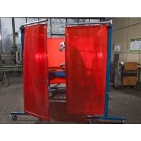 Welding Curtain Red EN1598, EN ISO 25980 in use